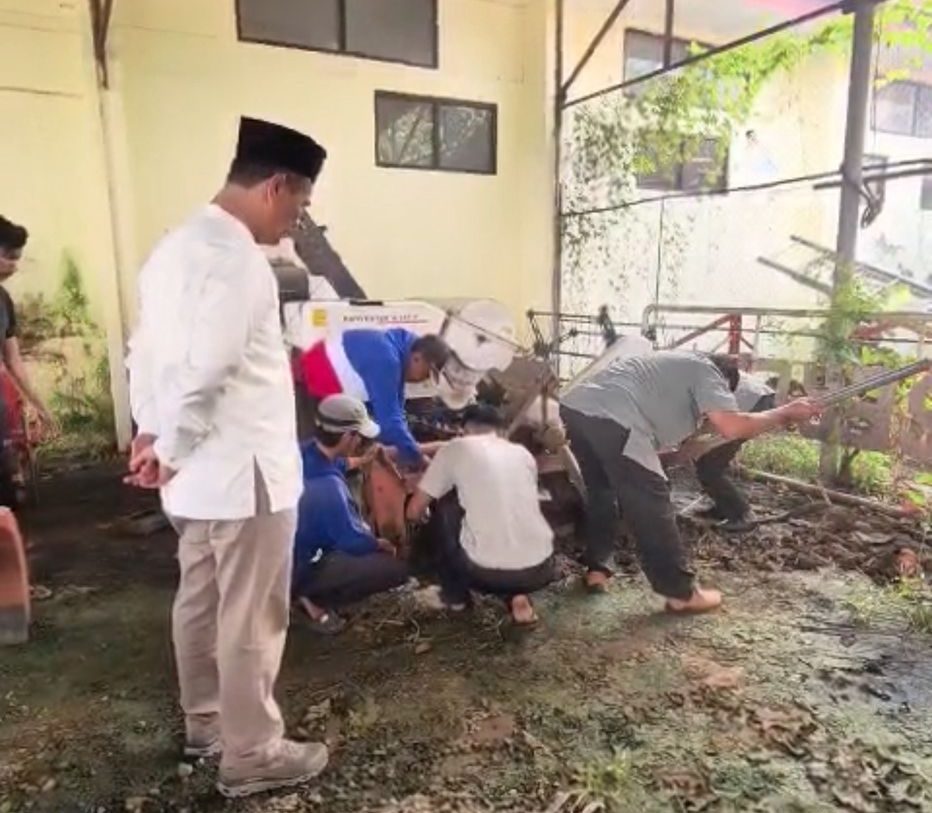 Sidak di Maros, Mentan Amran menemukan alsintan kotor dan sawah tak terkelola. Sanksi tegas langsung dijatuhkan.