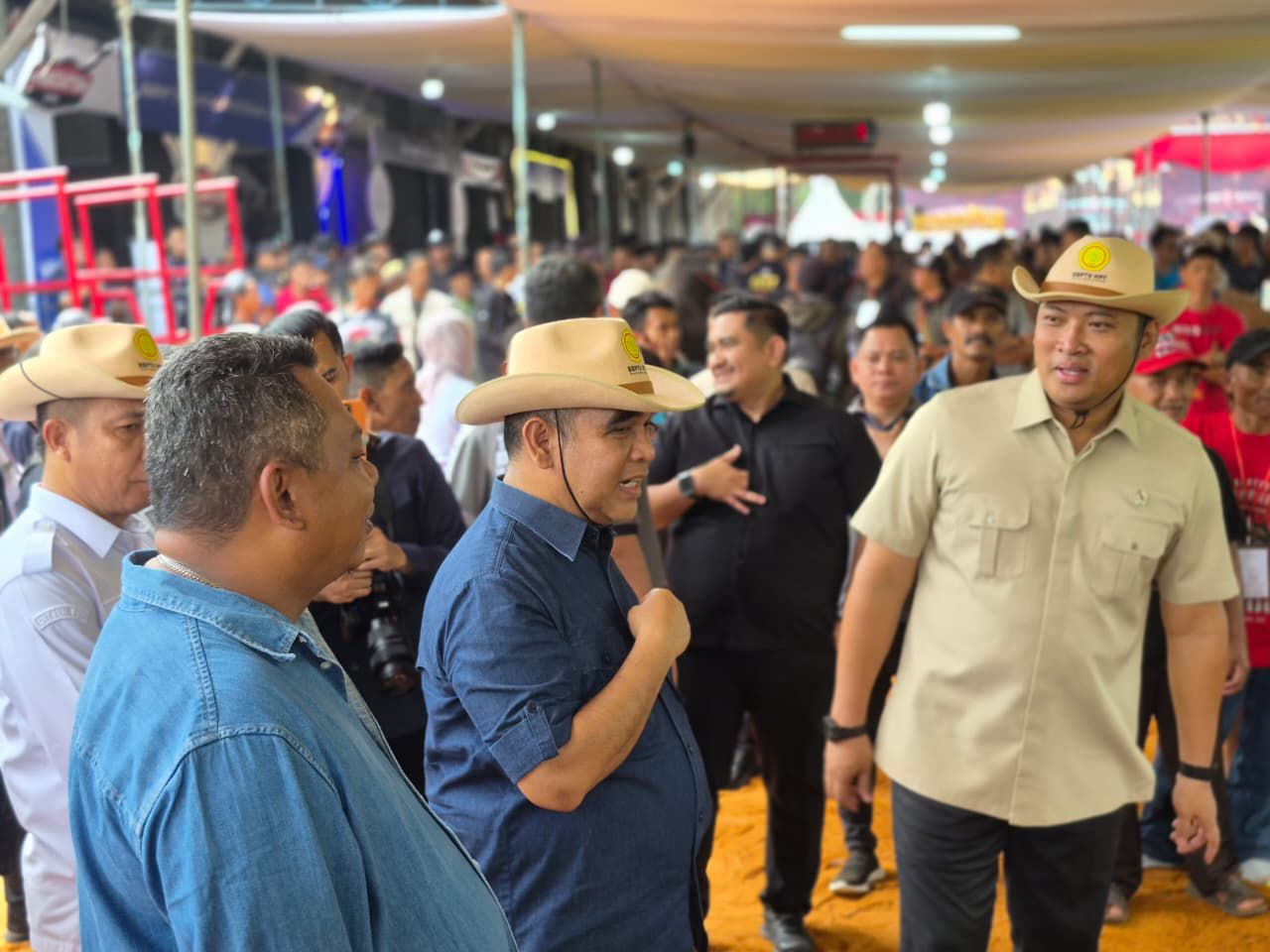 Wakil Menteri Pertanian, Sudaryono dan Ketua MPR RI, Ahmad Muzani pada acara Pembukaan Kontes Sapi APPSI Piala Ketua MPR RI di Kabupaten Wonosobo, Jawa Tengah (25/4/2026).
