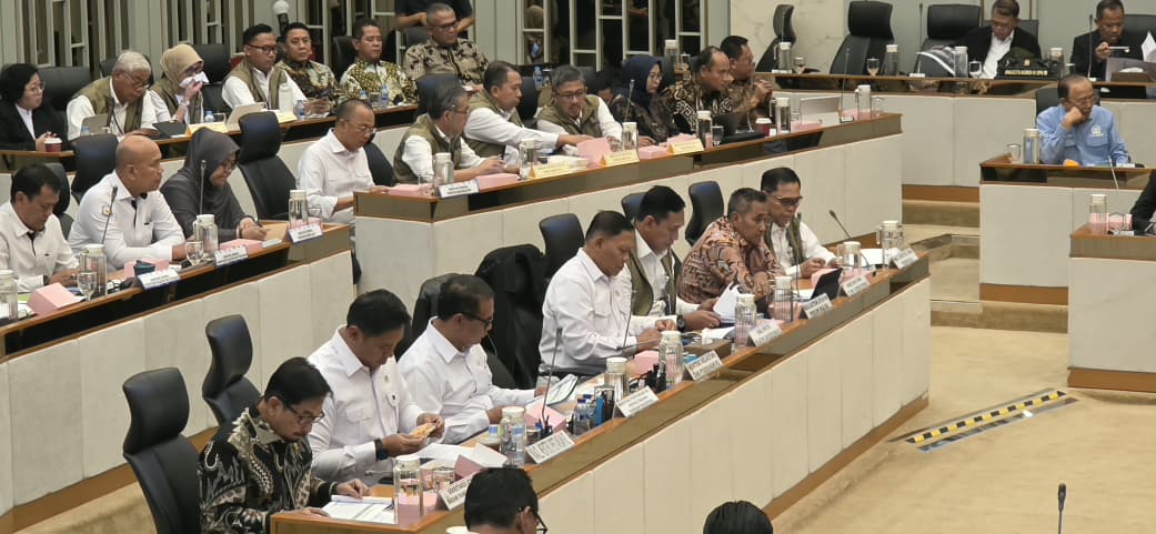 Mentan Amran dalam Rapat Kerja dan Rapat Dengar Pendapat bersama Komisi IV DPR RI.