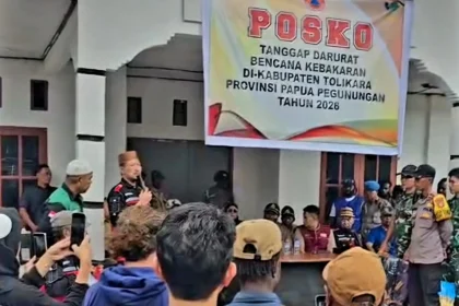 Bantuan dari Ketua Umum KKSS Andi Amran Sulaiman untuk korban kebakaran di Tolikara, Papua Pegunungan, disalurkan oleh BPW KKSS setempat di Karubaga, Tolikara, Selasa (3/2/2026).