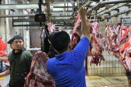 Tim Saber Pelanggaran Harga dan Keamanan Pangan inspeksi mendadak Rumah Potong Hewan (RPH) Jatimulya Bekasi dan RPH Dharma Jaya Cakung pada Minggu, 8 Februari 2026.