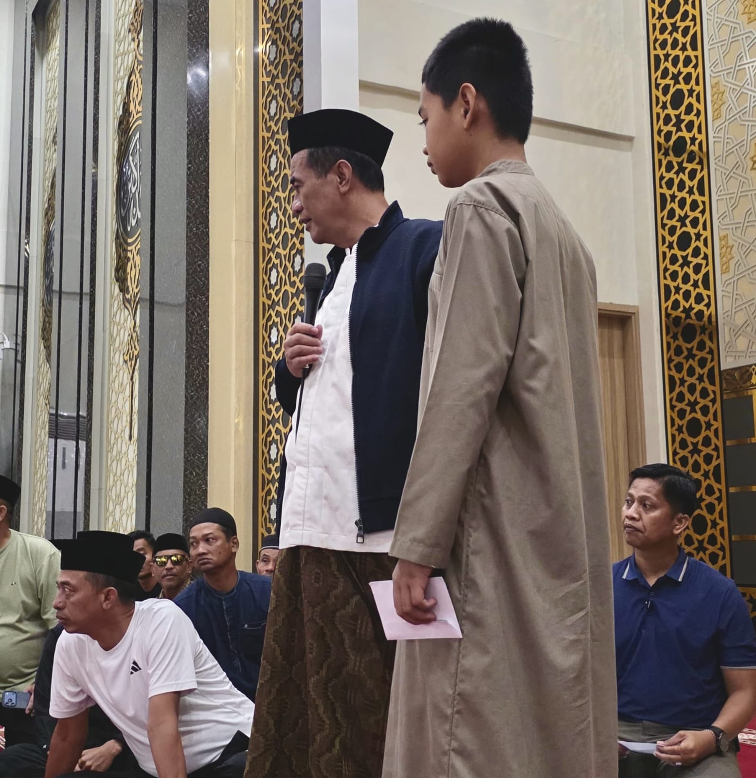 Subuh di Bone Membludak, Kehadiran Mentan Amran Sulaiman Tarik Ribuan Jamaah