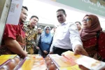 Menteri Pertanian Andi Amran Sulaiman pantau harga pangan di pasar, baru-baru ini.