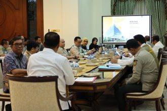 Menteri Pertanian Andi Amran Sulaiman saat menerima audiensi Dewan Pengurus Pusat (DPP) Asosiasi Pengusaha dan Pengelola Dapur Makan Bergizi Gratis Indonesia (APPDMBGI), Senin (6/4/2026).