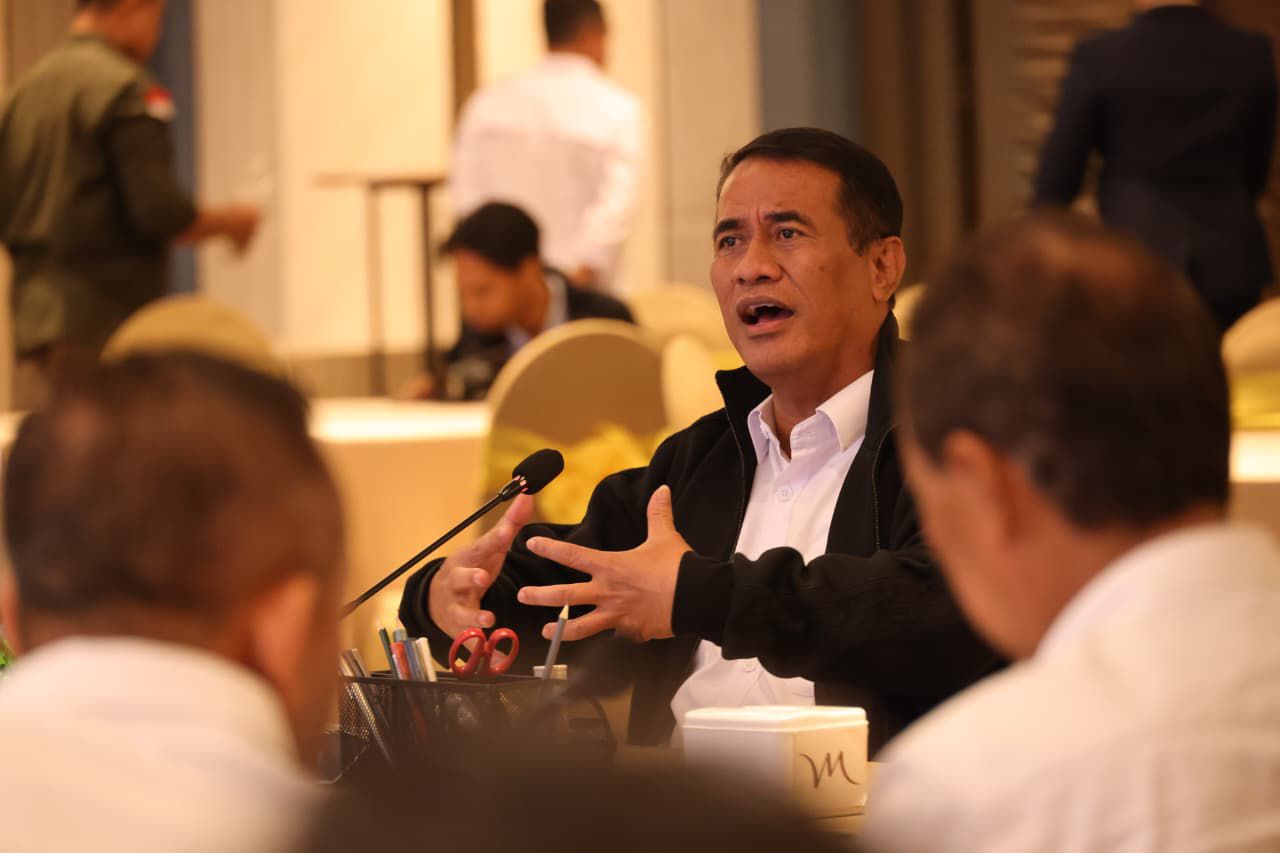Menteri Pertanian (Mentan) Andi Amran Sulaiman dalam pertemuan dengan jajaran PTPN dan Danantara di Padang, Sumatera Barat, Selasa (14/4/2026).