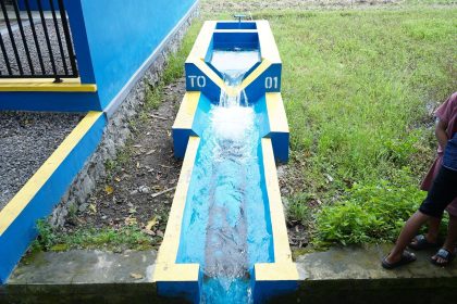 Kementerian Pertanian bersama Kementerian Pekerjaan Umum membangun sumur bor dalam melalui program Jaringan Irigasi Air Tanah (JIAT) di Desa Kedunguneng, Kecamatan Bangsal, Kabupaten Mojokerto untuk memperkuat infrastruktur air pertanian.