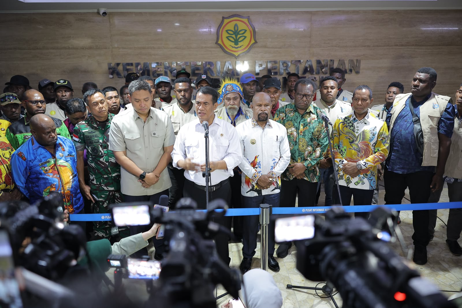 Menteri Pertanian (Mentan) Andi Amran Sulaiman pada konferensi pers setelah Rapat Konsolidasi Pembangunan Pertanian Wilayah Papua di Auditorium Gedung F Kementerian Pertanian, Jakarta, Kamis (11/6/2026).