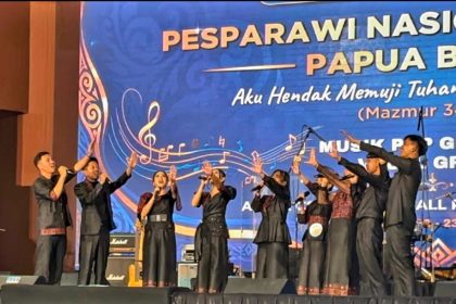 Kontingen Pesparawi Sulsel tampil memukau di hari pertama Pesparawi Nasional XIV 2026 Manokwari. Turun di 4 kategori, intip aksi Janette, Catherine, PSA, dan Vokal Grup Tana Toraja yang panen pujian juri.