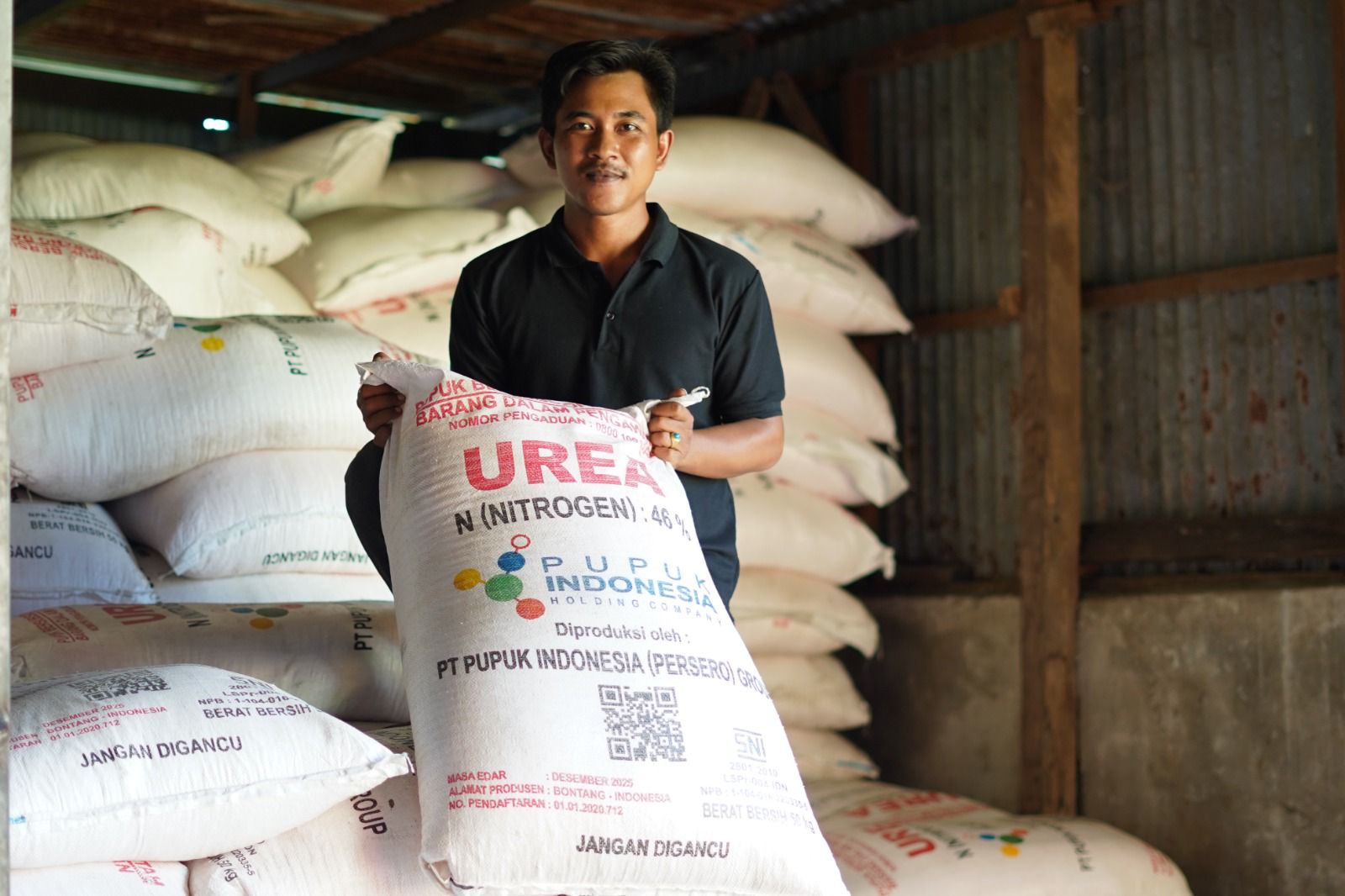 Pemerintah memastikan stok pupuk subsidi masih mencapai 5,1 juta ton. FAO memproyeksikan produksi beras Indonesia 38,6 juta ton pada 2026, tertinggi di Asia Tenggara di tengah ancaman krisis pangan global.
