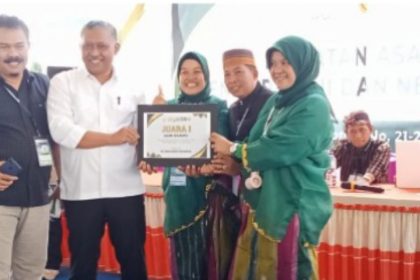 Tiga putra-putri terbaik Kabupaten Bone sukses mengantarkan Kontingen Sulawesi Selatan meraih Juara I Lomba Asah Terampil pada Penas Petani Nelayan XVII 2026 di Gorontalo setelah mengalahkan Sumut dan Jateng.