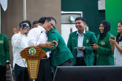 Menteri Pertanian Andi Amran Sulaiman berdialog dengan mahasiswa saat kuliah umum di Universitas Sumatera Utara, Medan.