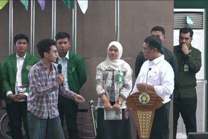 Menteri Pertanian Andi Amran Sulaiman berdialog dengan mahasiswa saat kuliah umum di Universitas Sumatera Utara.