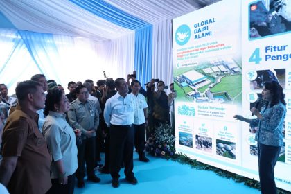 Mentan Andi Amran Sulaiman meresmikan pembangunan peternakan sapi perah terpadu di Brebes. Indonesia butuh 20 peternakan modern untuk setop impor susu.