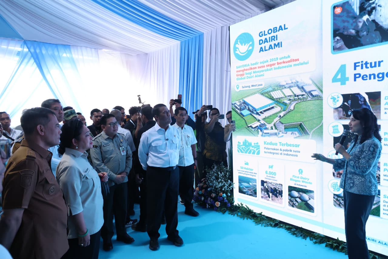 Mentan Andi Amran Sulaiman meresmikan pembangunan peternakan sapi perah terpadu di Brebes. Indonesia butuh 20 peternakan modern untuk setop impor susu.