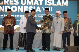 Mentan Amran Sulaiman tegaskan swasembada pangan adalah buah kolaborasi. Pemerintah juga tindak tegas mafia minyak goreng dan tata ulang bisnis peternakan.