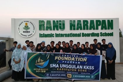 SMA Unggulan KKSS Bone melalui pelaksanaan English Foundation Program