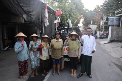 Traktor yang dijanjikan Menteri Pertanian, Andi Amran Sulaiman telah tiba di lokasi dan langsung dapat dimanfaatkan oleh kelompok tani di Semarang.