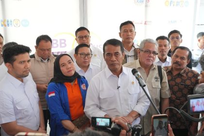 Menteri Pertanian (Mentan) Andi Amran Sulaiman berbicara usai menyerap aspirasi ribuan peternak dalam Rapat Koordinasi Perunggasan di Surabaya, Jawa Timur, Selasa (11/8/2026).