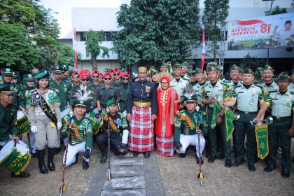 Menteri Pertanian Andi Amran Sulaiman foto bersama setelah bertindak sebagai Inspektur Upacara Peringatan HUT ke-81 Kemerdekaan RI di Lapangan Kantor Pusat Kementerian Pertanian, Jakarta, Senin (17/8/2026).