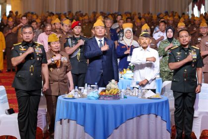 Menteri Pertahanan Sjafrie Sjamsoeddin menyampaikan pesan mendalam mengenai arti kehormatan bagi generasi muda dalam momentum peringatan Hari Veteran Nasional yang digelar di Balai Sudirman, Jakarta, Senin (17/8/2026).