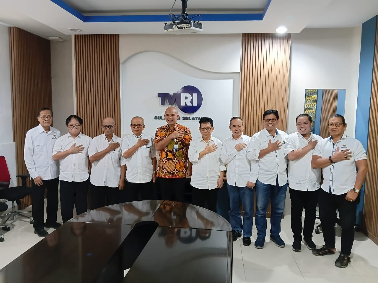 Pengurus Persatuan Wartawan Indonesia (PWI) Sulawesi Selatan bertandang ke Kantor LPP TVRI Sulawesi Selatan di Jalan Kakatua, Makassar, Selasa (18/8/2026)