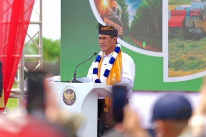 Mentan Amran Sulaiman mencopot manajer pupuk di Banggai, Sulteng, akibat dinilai pasif dan tak membantu petani kesulitan mendapat pupuk bersubsidi.