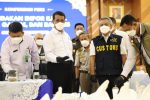 Menteri Keuangan Suahasil Nazara bersama Menteri Pertanian (Mentan) Andi Amran Sulaiman sebut beras ilegal menodai swasembada pangan serta merugikan 115 juta petani dan konsumen dalam konferensi pers penindakan barang impor ilegal di Kantor Pusat Direktorat Jenderal Bea dan Cukai, Jakarta, Selasa (22/9/2026)