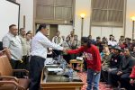 Menteri Pertanian (Mentan) Andi Amran Sulaiman menemui langsung sekitar 1.000 petani asal Kabupaten Indramayu, Jawa Barat, yang mendatangi Kantor Pusat Kementerian Pertanian (Kementan), Jakarta, Kamis (24/9/2026)