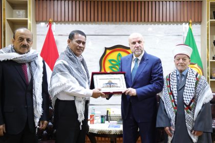 Mentan Amran menerima kunjungan Utusan Khusus sekaligus Penasihat Presiden Negara Palestina Bidang Urusan Agama dan Keislaman, Mahmoud Sedqi Abdalrahman Alhabbash, di Kantor Pusat Kementan