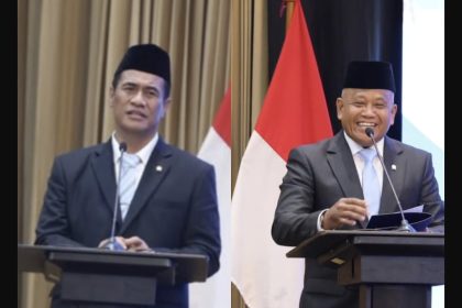 Mentan Amran Sulaiman menyambut Wamentan Saleh Mustafa di lingkungan Kementerian Pertanian (Kementan), Senin (5/10)
