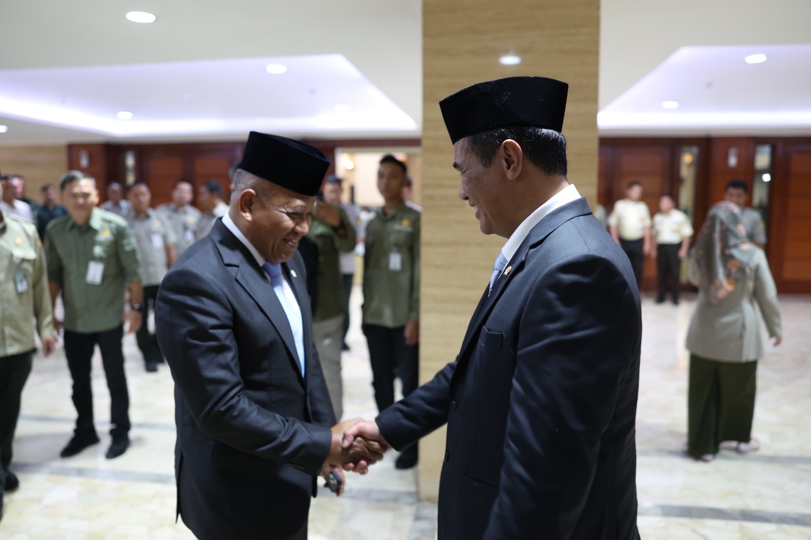 Mentan Amran Sulaiman menyambut Wamentan Saleh Mustafa di lingkungan Kementerian Pertanian (Kementan), Senin (5/10)